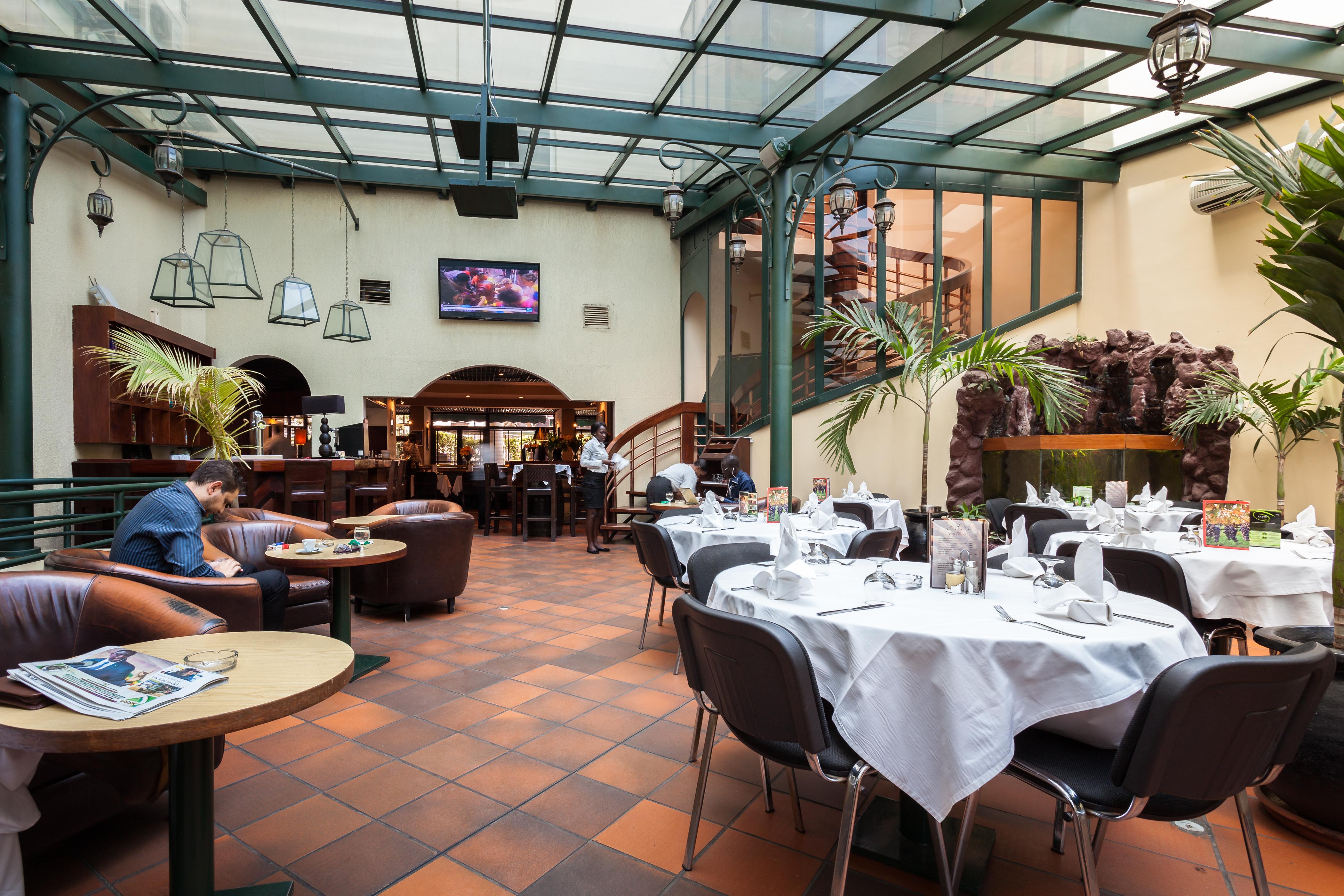 Cafe De Rome Hotel Dakar Exterior photo
