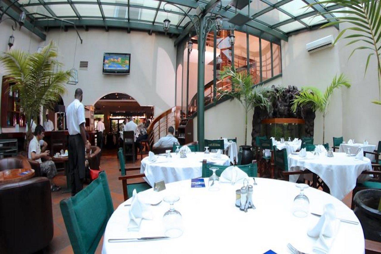 Cafe De Rome Hotel Dakar Exterior photo
