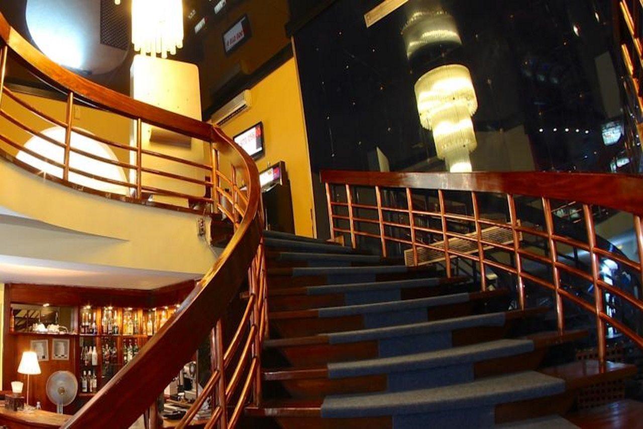 Cafe De Rome Hotel Dakar Exterior photo
